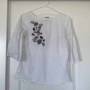 Women’s White Quarter Sleeve Floral Embroidered Top in Size Small